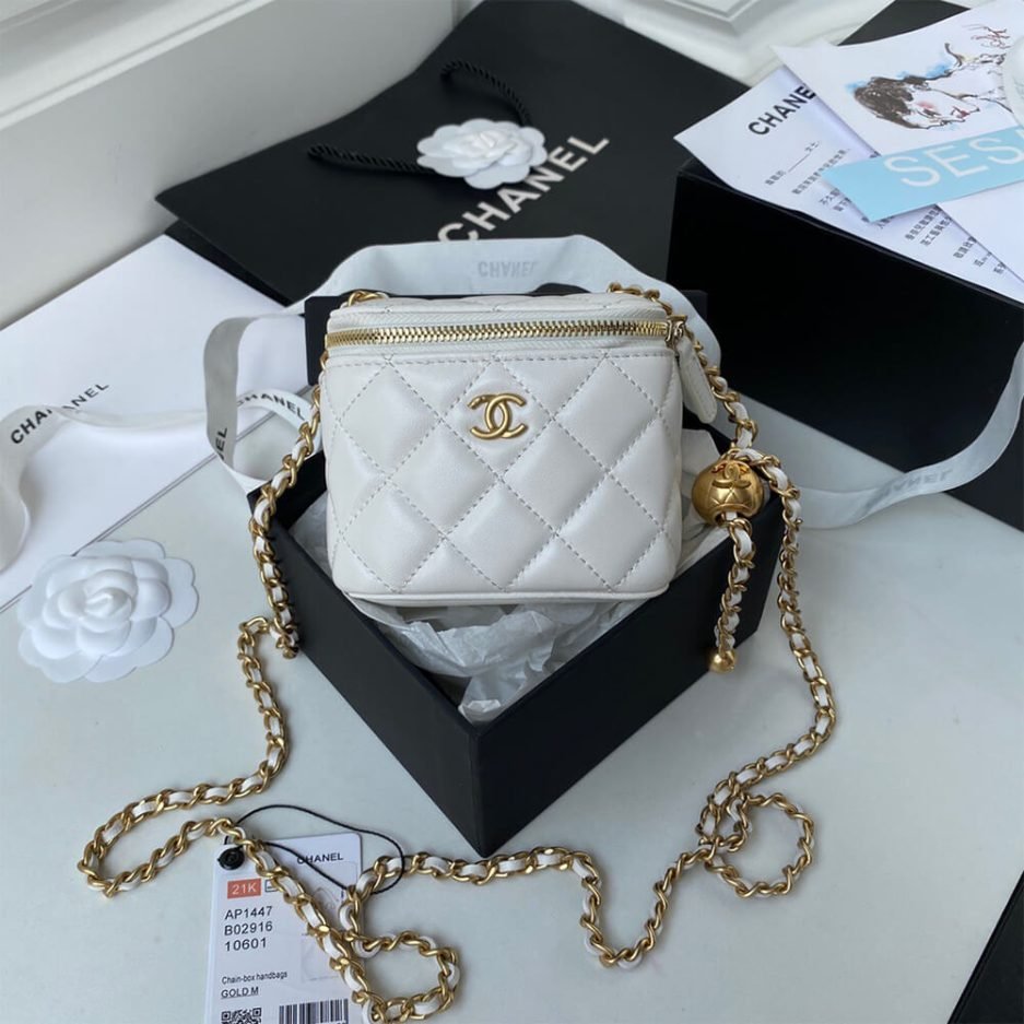 Chanel SMALL VANITY WITH CHAIN - Image 2
