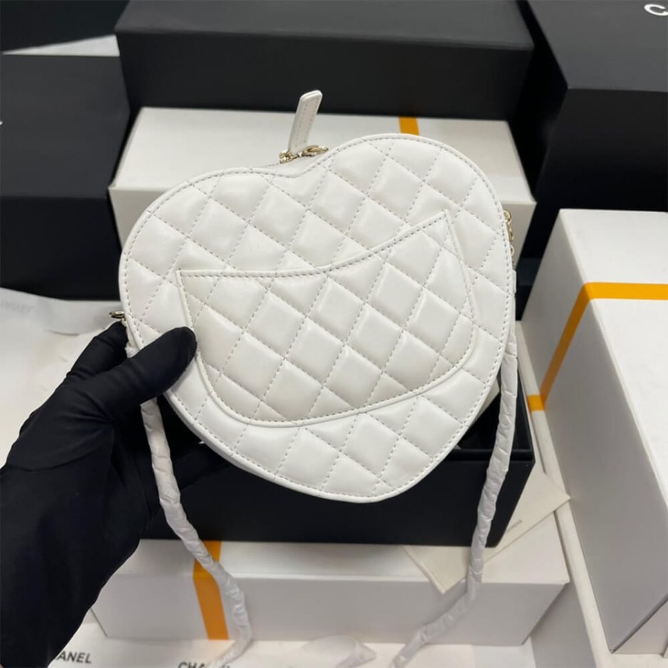 Chanel 22s Heart Bag - Image 4