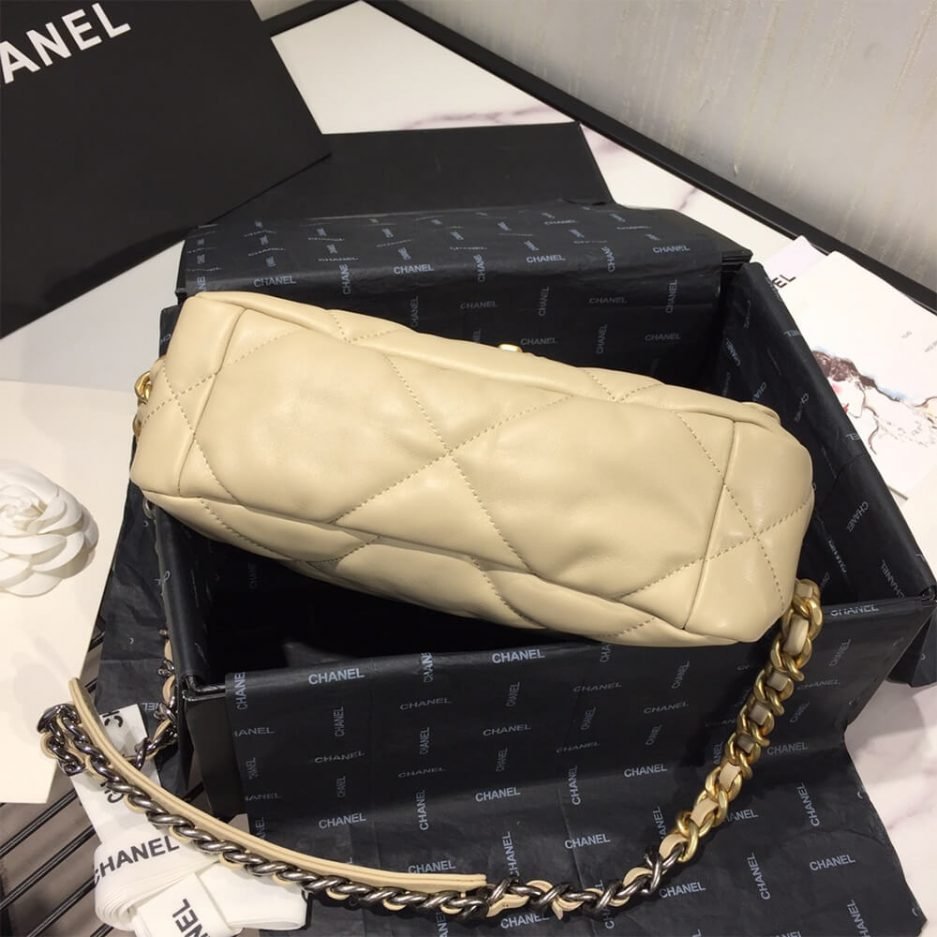 CHANEL 19 Small Flap Bag - Image 7