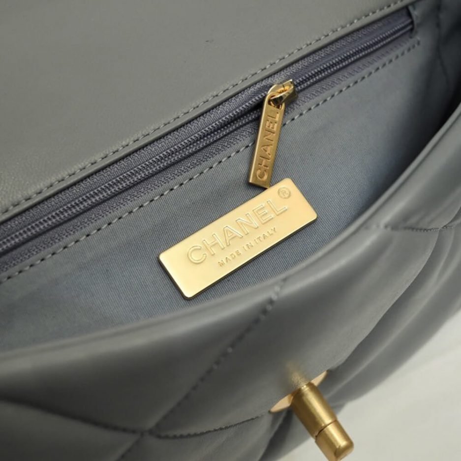 CHANEL 19 HANDBAG - Image 7